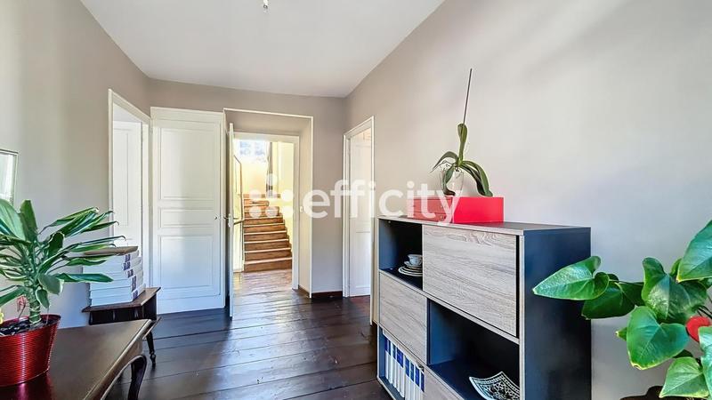 Immeuble - 196 m² - 10 pièces