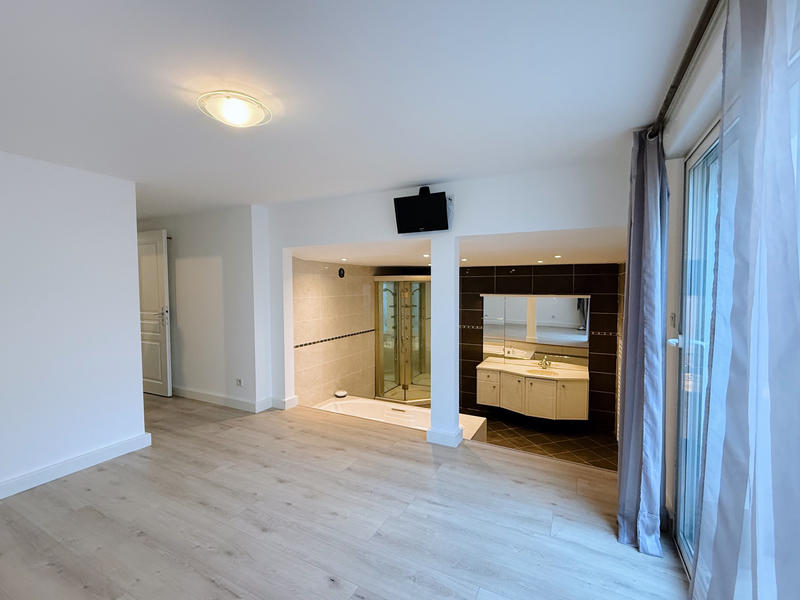 Appartement - 140 m² - 5 pièces