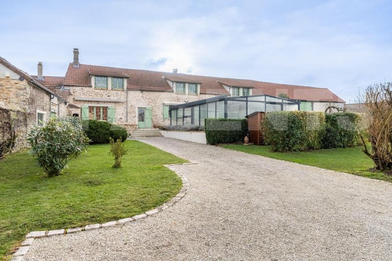 Corps de ferme - 270 m² - 9 pièces