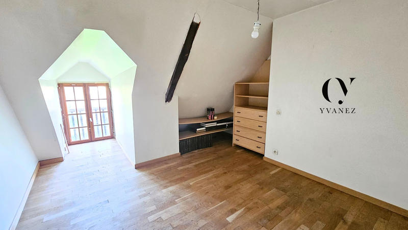 Maison - 211 m² - 9 pièces