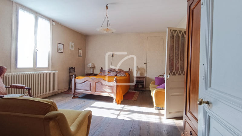 Maison - 234 m² - 8 pièces