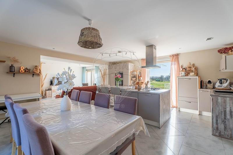 Maison - 204 m² - 6 pièces