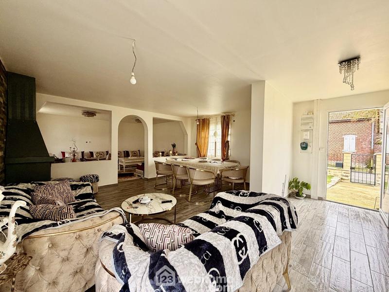 Maison - 211 m² - 5 pièces