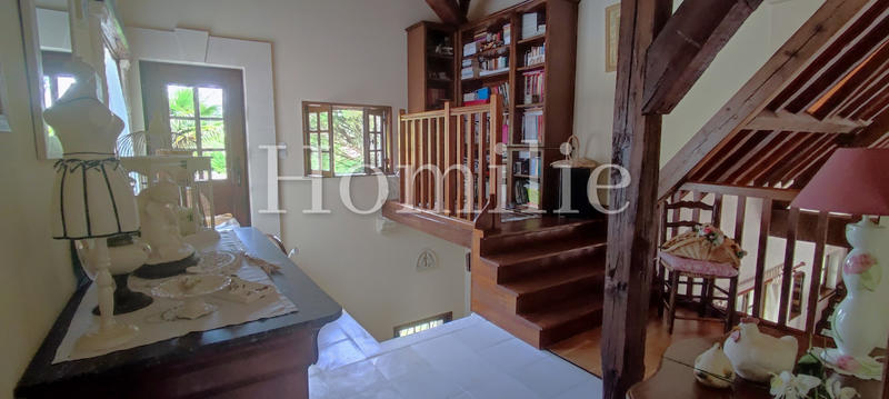 Maison - 386 m² - 9 pièces