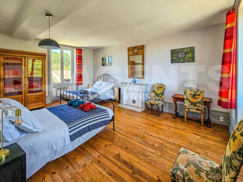 Maison - 245 m² - 7 pièces