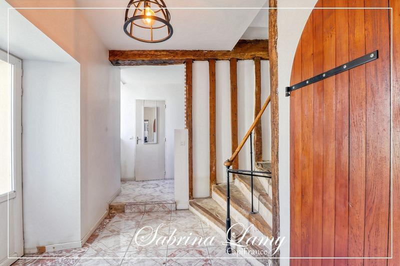 Maison - 210 m² - 7 pièces