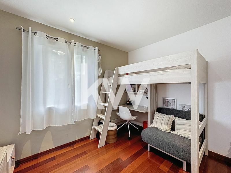 Maison - 220 m² - 8 pièces