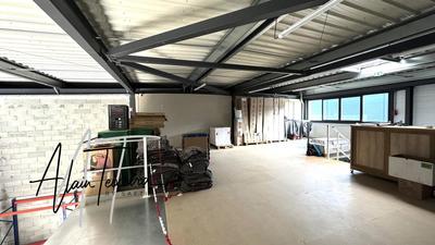 Local commercial - 820 m² - 4 pièces