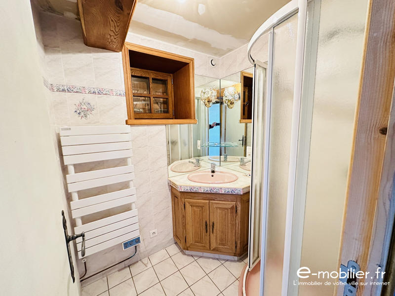 Maison - 218 m² - 8 pièces