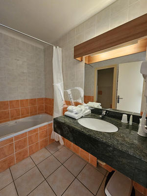 Local commercial - 1 200 m²