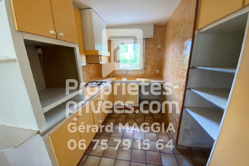 Maison - 220 m² - 11 pièces