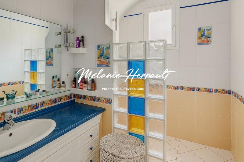 Maison - 223 m² - 9 pièces