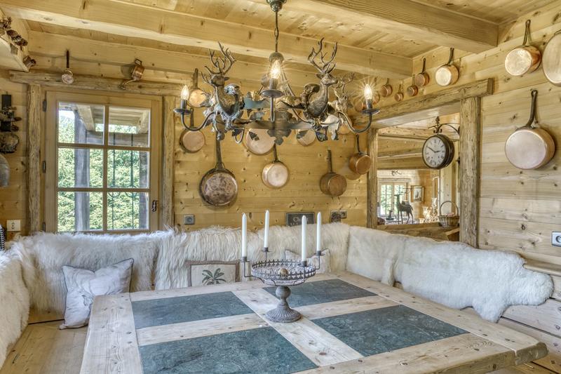 Châlet - 383 m² - 8 pièces