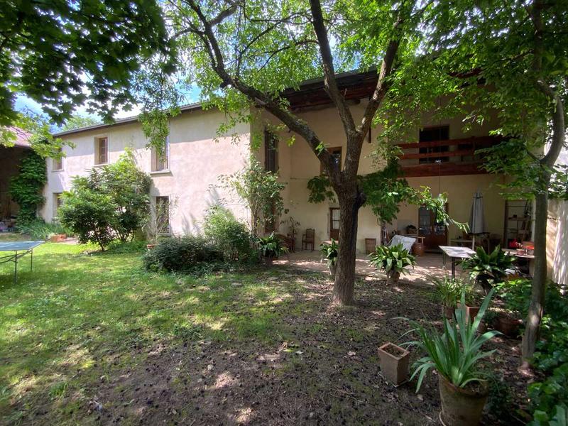 Maison - 275 m² - 12 pièces