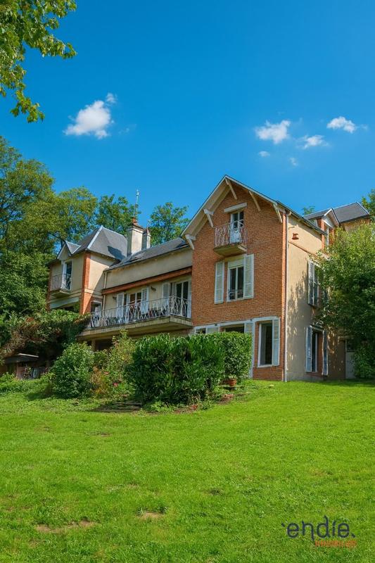 Maison - 220 m² - 7 pièces