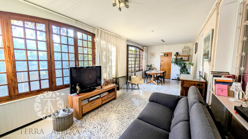 Villa - 308 m² - 12 pièces