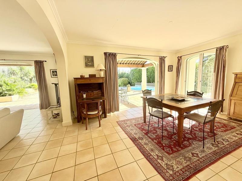 Maison - 225 m² - 6 pièces