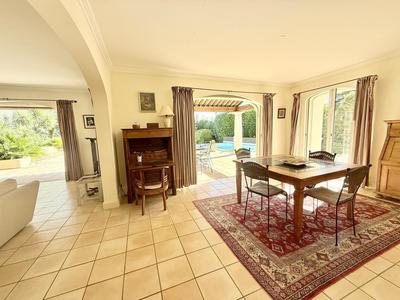 Maison - 225 m² - 6 pièces