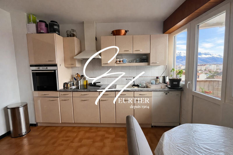 Appartement - 98 m² - 4 pièces