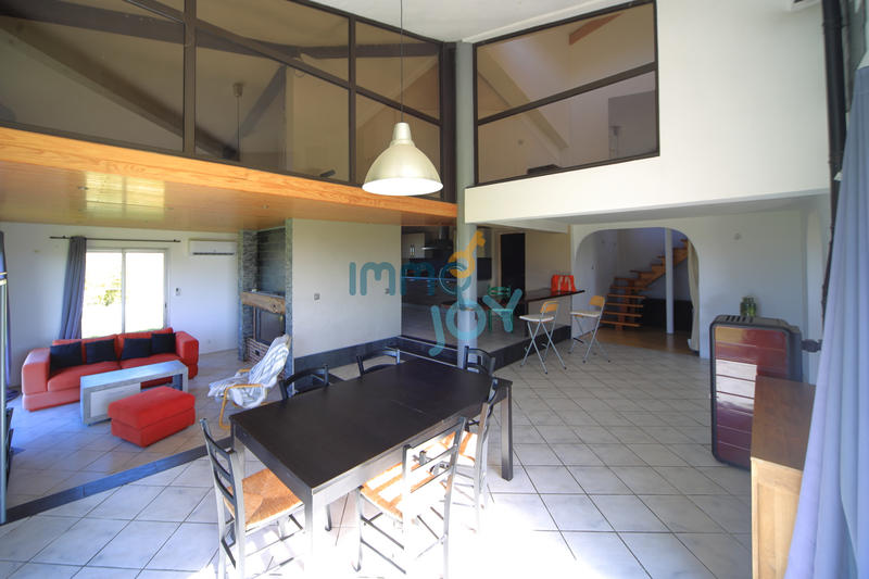 Maison - 216 m² - 8 pièces