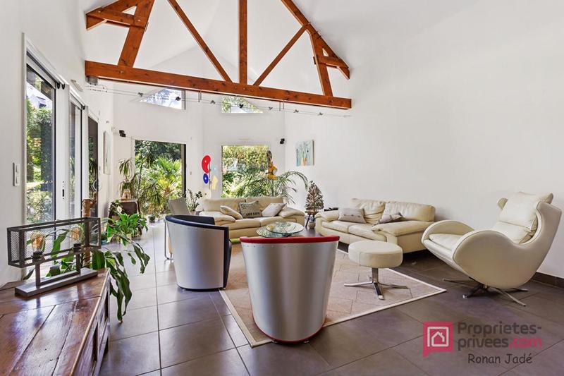 Maison - 230 m² - 8 pièces