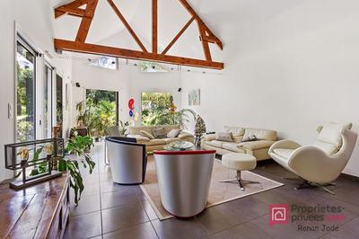 Maison - 230 m² - 8 pièces