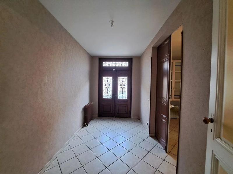 Maison - 230 m² - 8 pièces