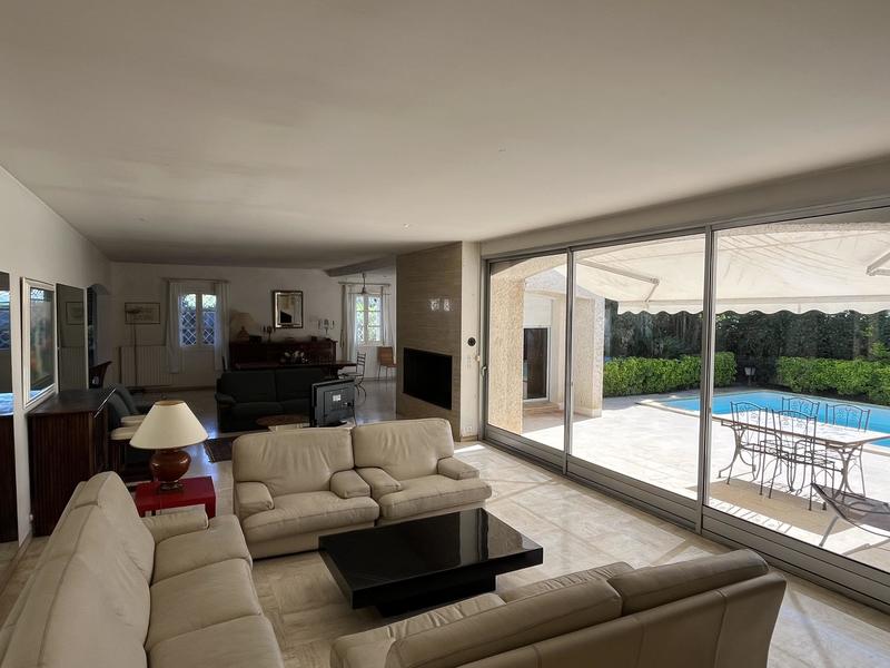 Maison traditionnelle - 300 m² - 7 pièces