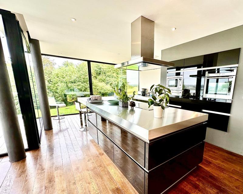 Maison - 240 m² - 6 pièces