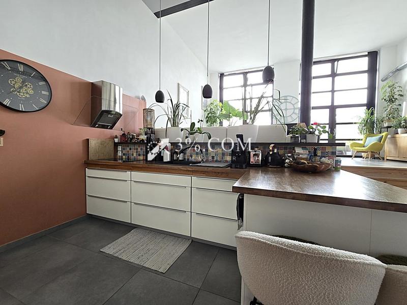 Loft - 144 m² - 5 pièces