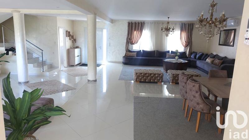 Maison - 229 m² - 7 pièces