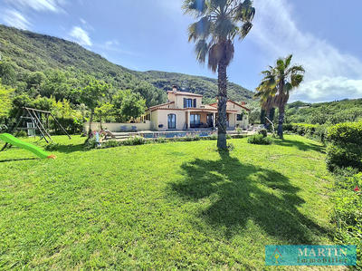 Villa - 185 m² - 9 pièces