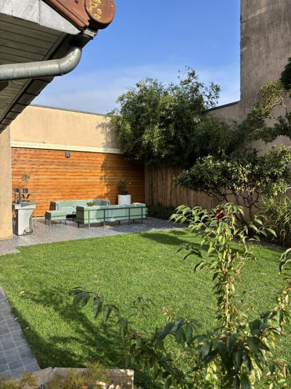 Maison - 305 m² - 10 pièces