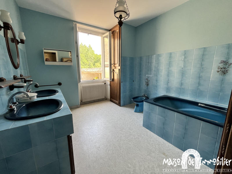 Maison - 210 m² - 6 pièces