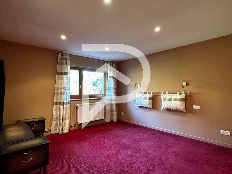 Maison - 285 m² - 13 pièces