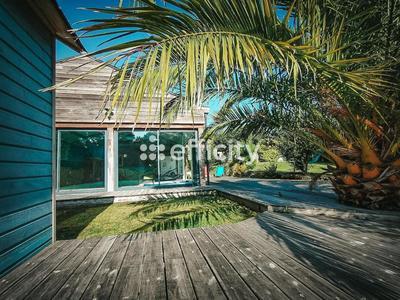 Maison - 345 m² - 10 pièces