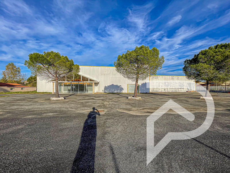 Local commercial - 3 000 m²