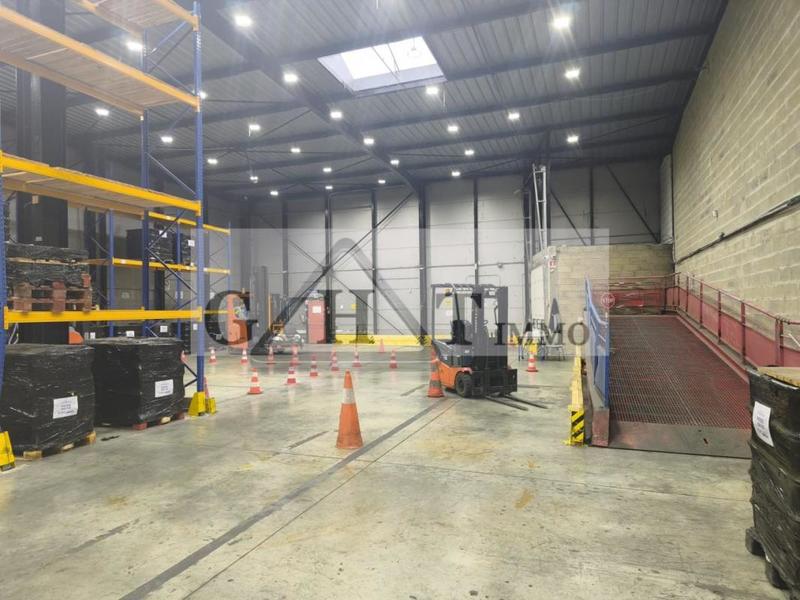 Entrepôt - 2 850 m²