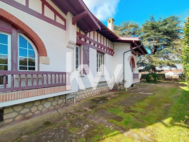 Maison - 225 m² - 6 pièces