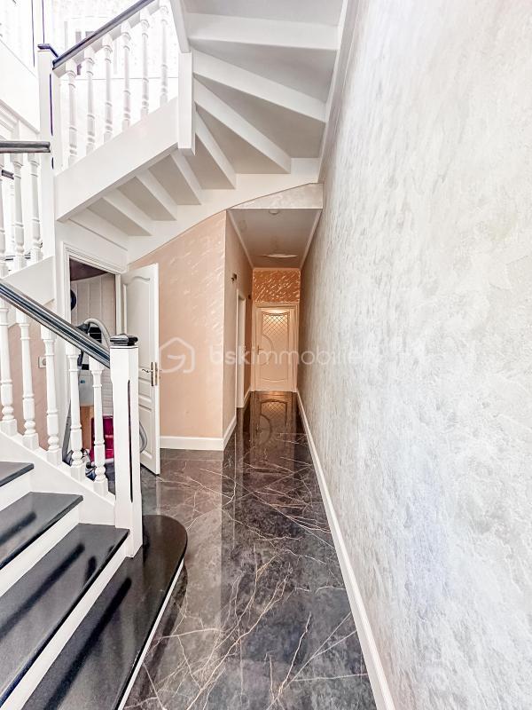 Demeure - 496 m² - 14 pièces