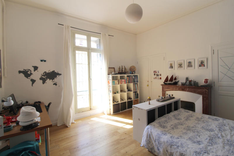 Maison - 248 m² - 9 pièces