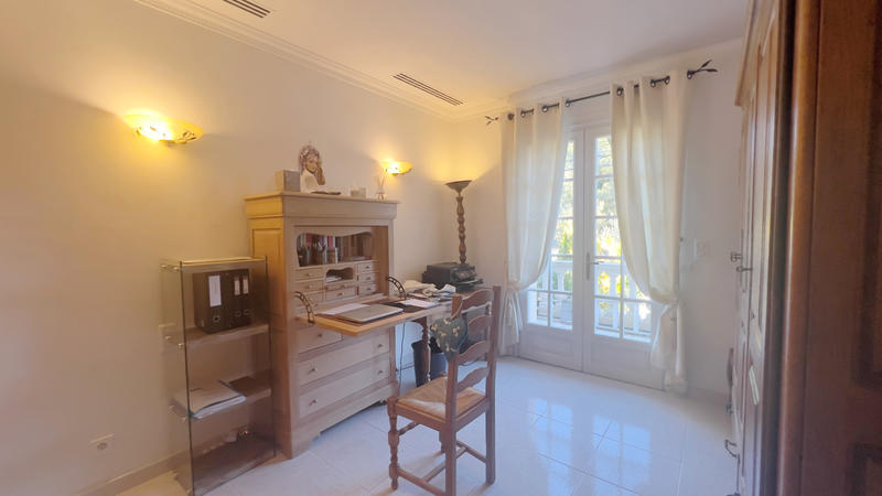 Maison - 212 m² - 7 pièces