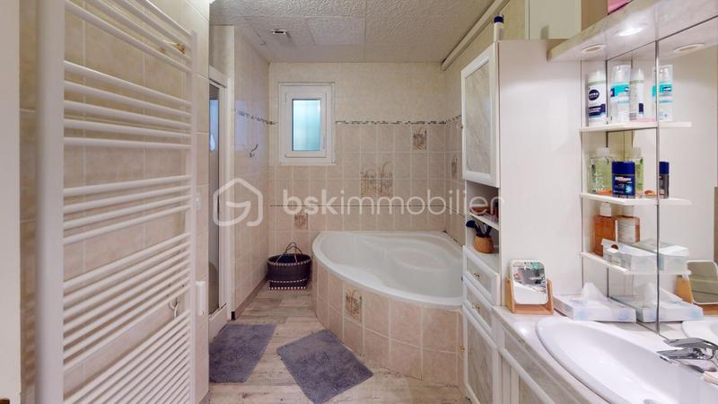 Maison - 140 m² - 5 pièces