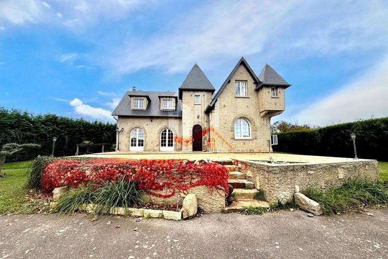 Propriété - 211 m² - 9 pièces