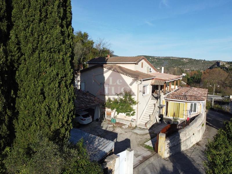 Maison - 320 m² - 9 pièces