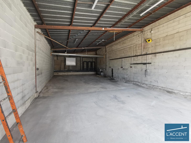Entrepôt - 115 m²