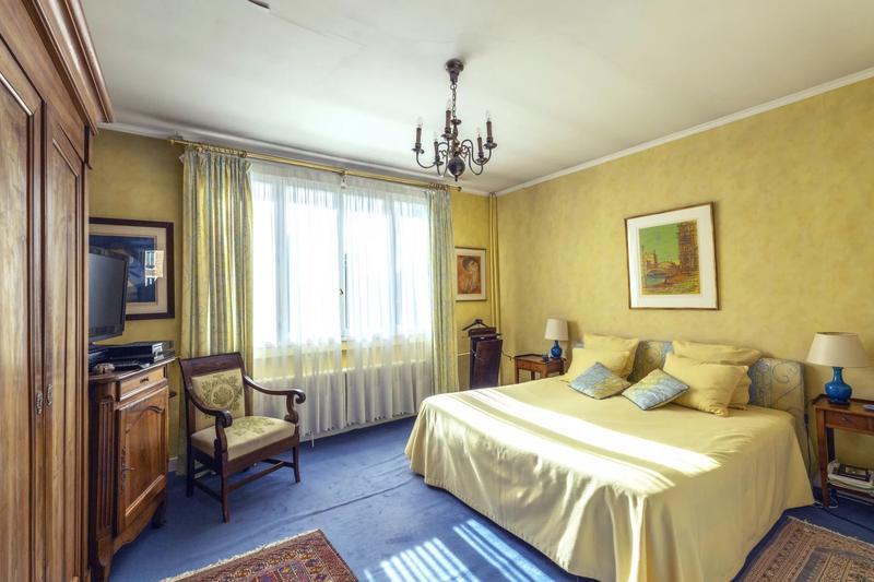 Maison - 249 m² - 9 pièces