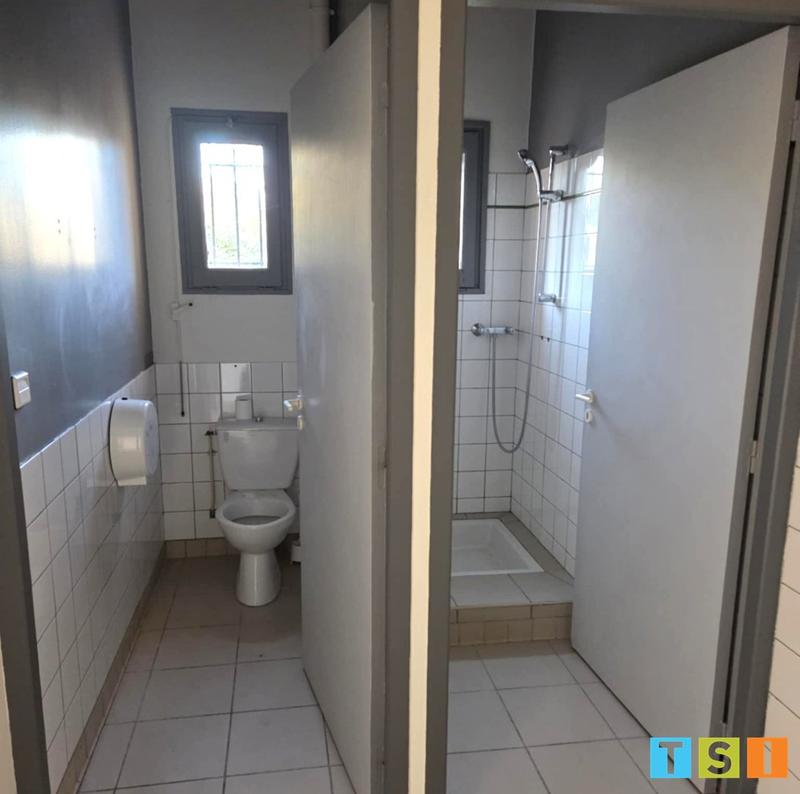 Local d'activités - 200 m² - 7 pièces