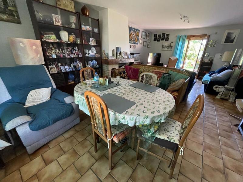 Maison - 180 m² - 9 pièces