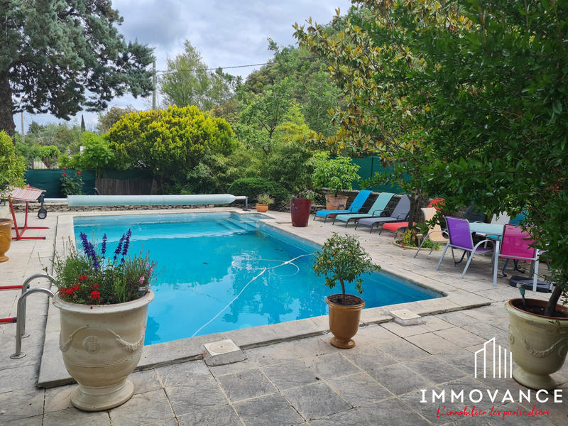 Maison - 230 m² - 7 pièces